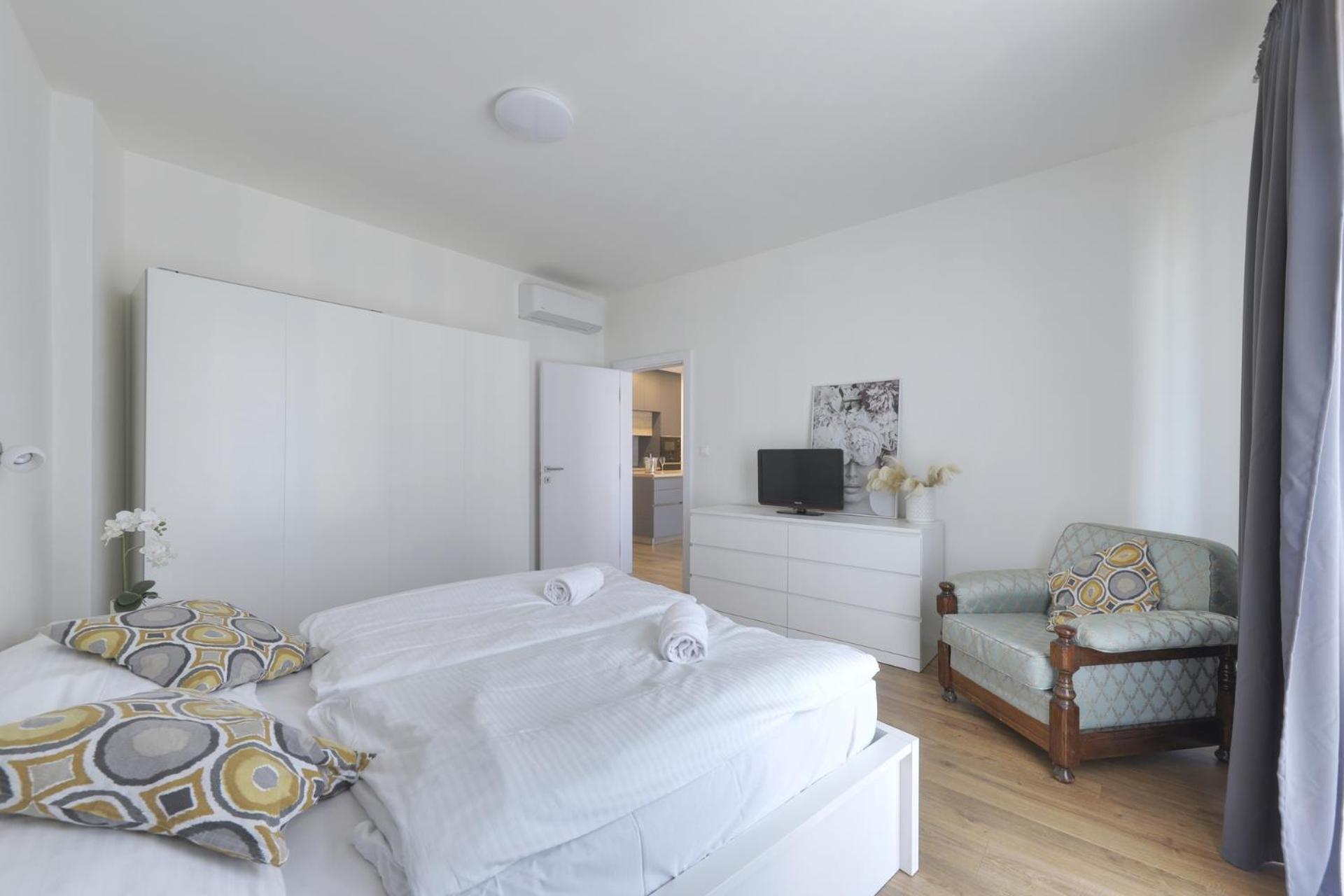 Shon Apartment Old Town Bratislava Exteriör bild