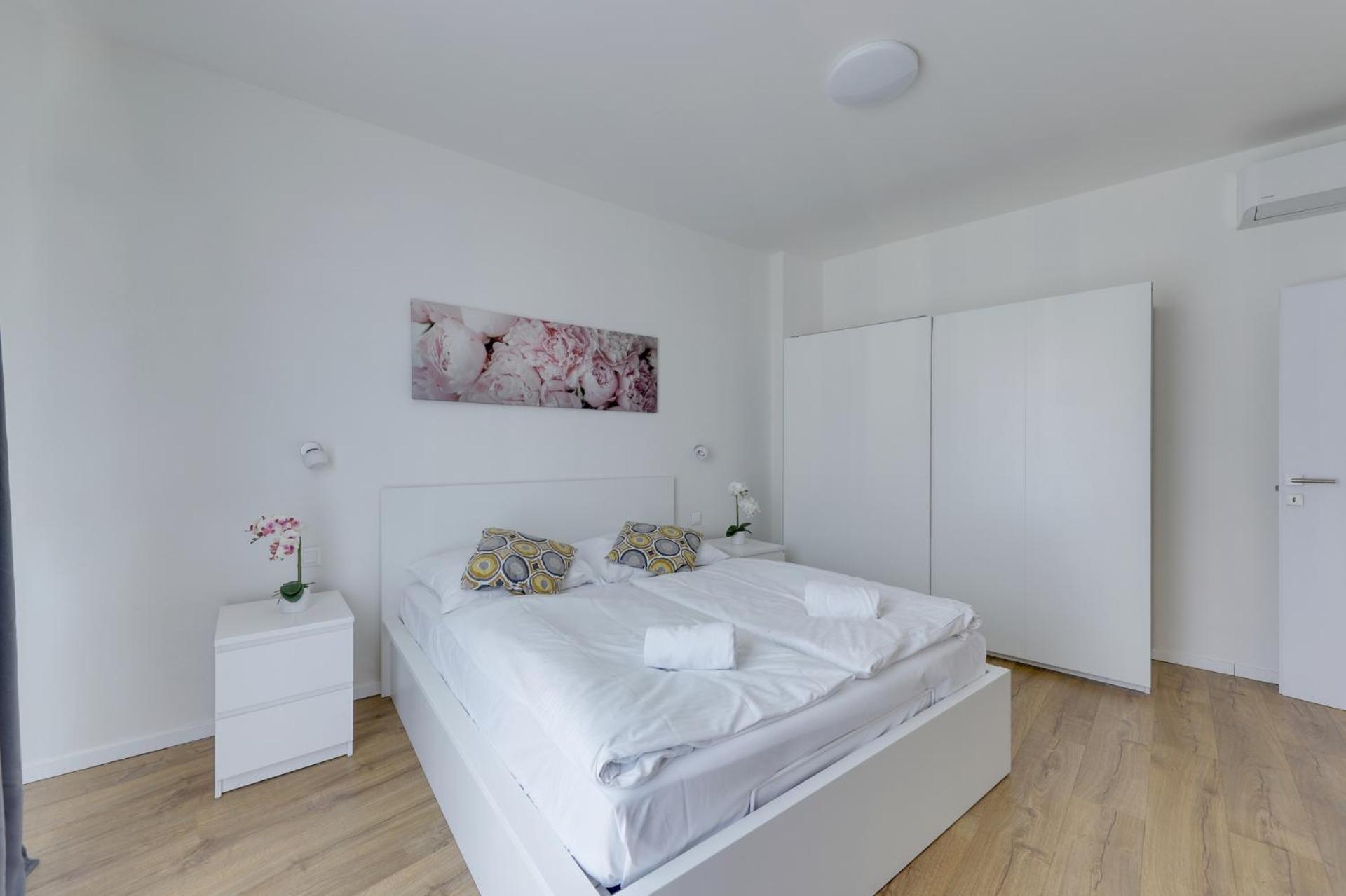 Shon Apartment Old Town Bratislava Exteriör bild